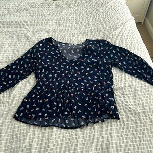 Navy blue house size medium. Perfect for spring or work attire.